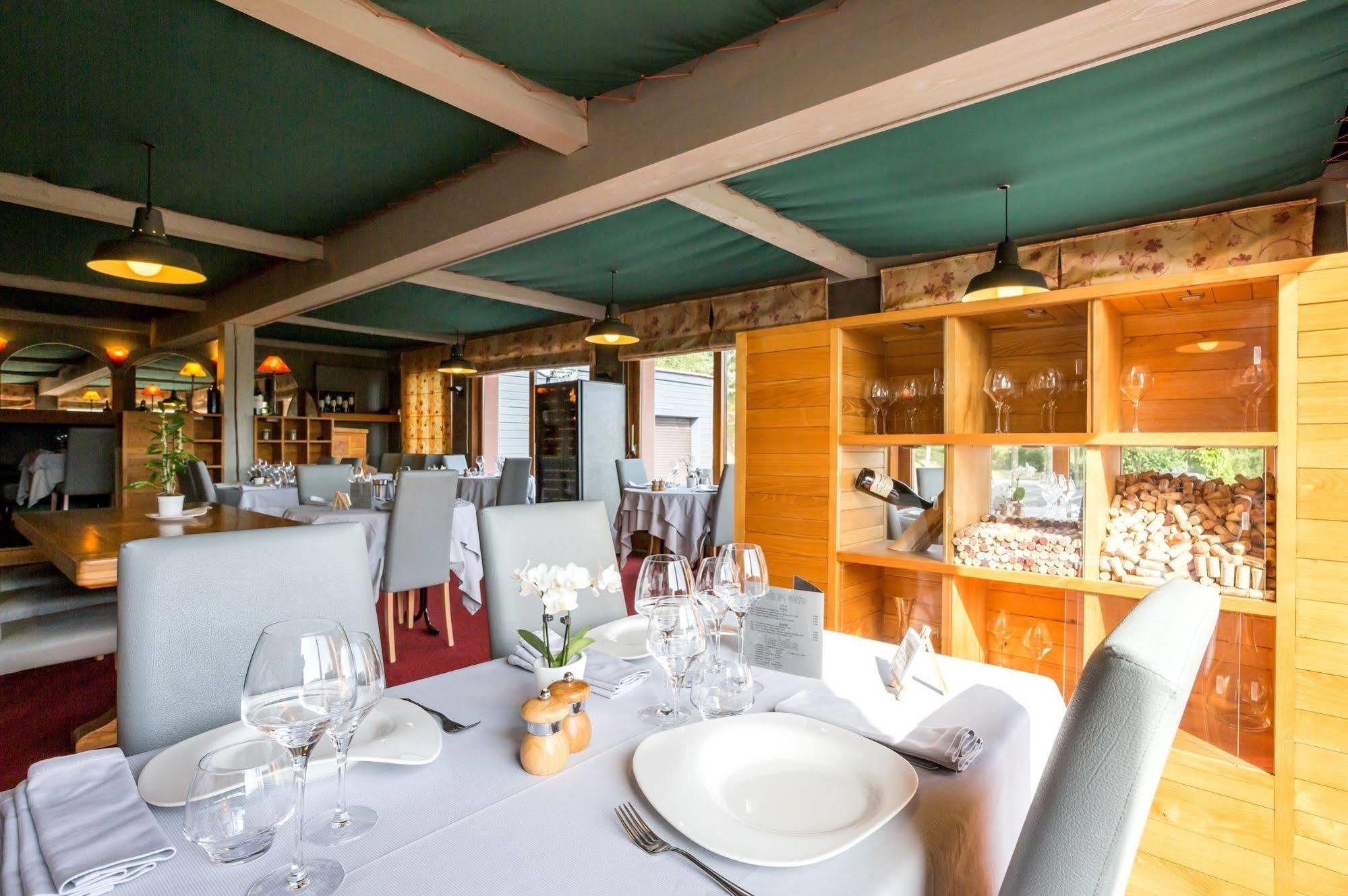 Hotel Restaurant La Tour Dunières 外观 照片