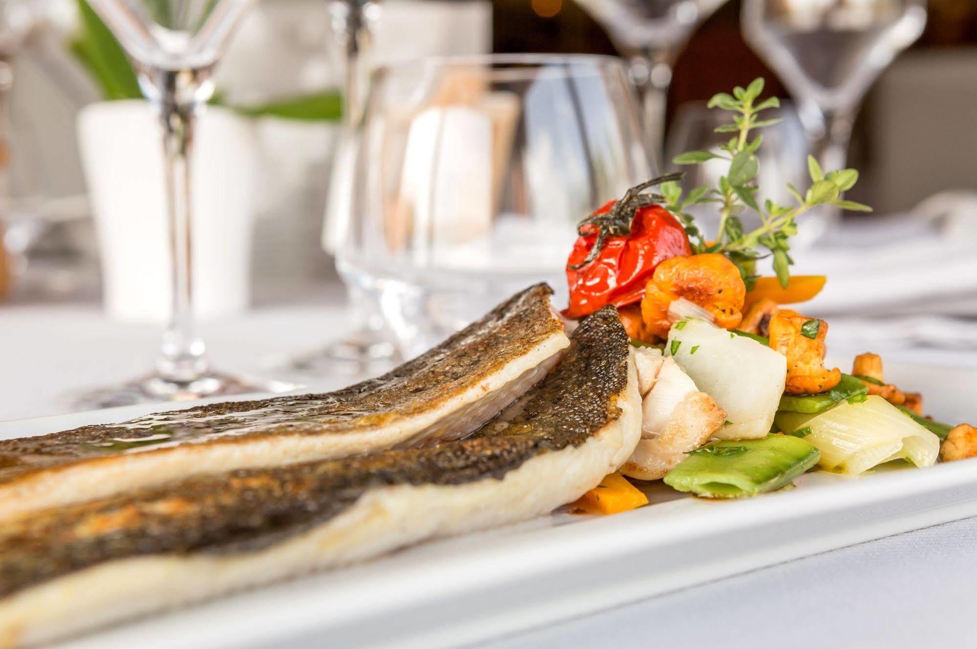 Hotel Restaurant La Tour Dunières 外观 照片