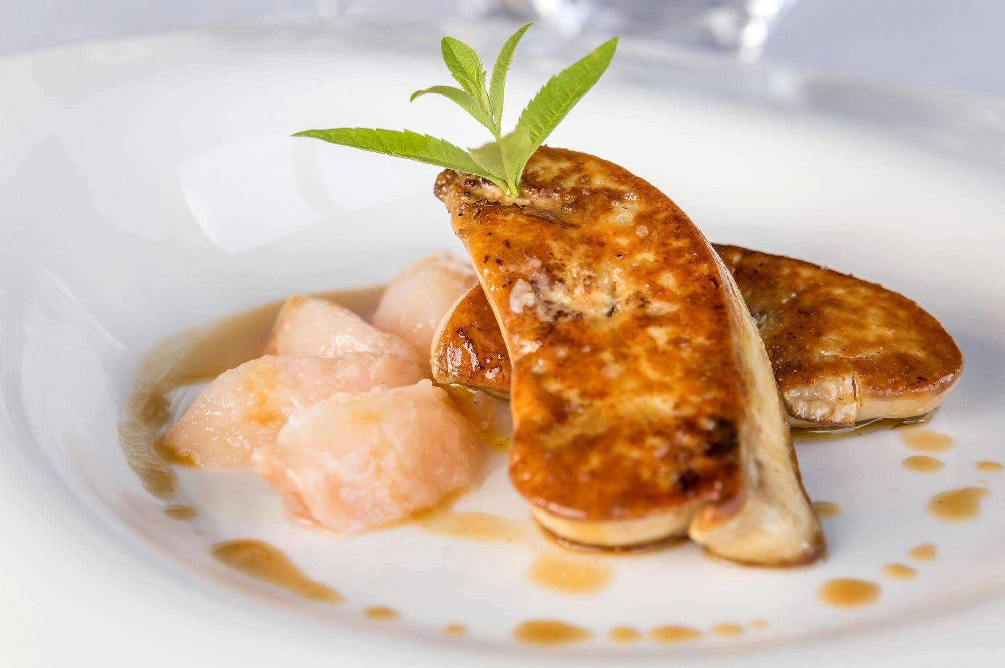 Hotel Restaurant La Tour Dunières 外观 照片