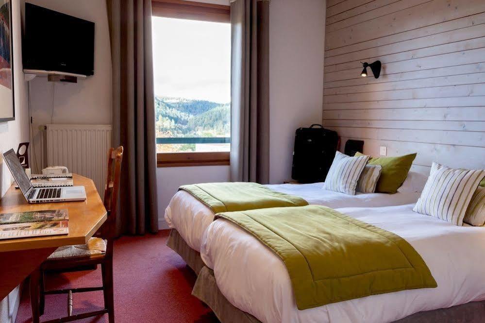 Hotel Restaurant La Tour Dunières 外观 照片